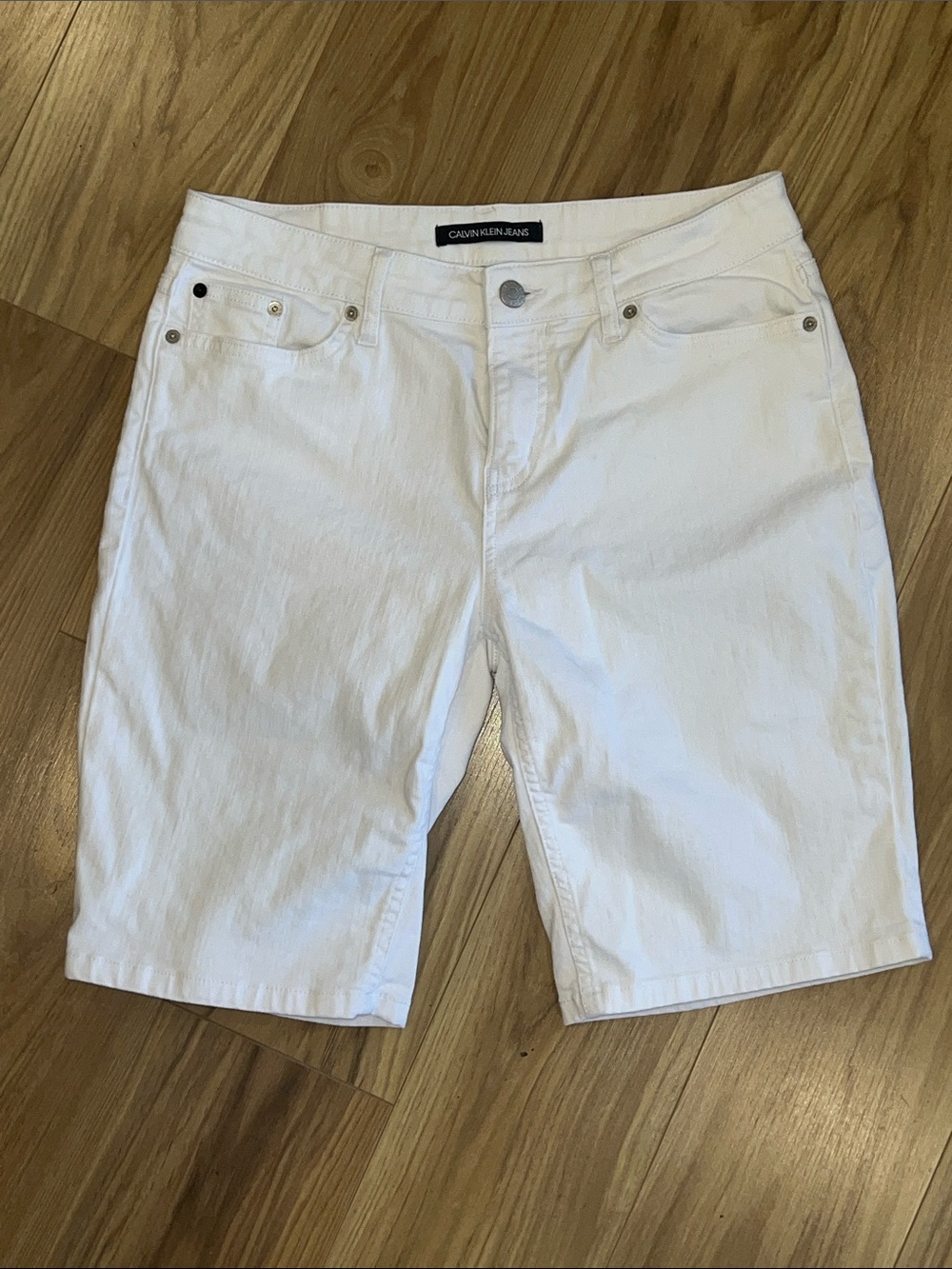 NWOT Calvin Klein White Denim Shorts Sz 6